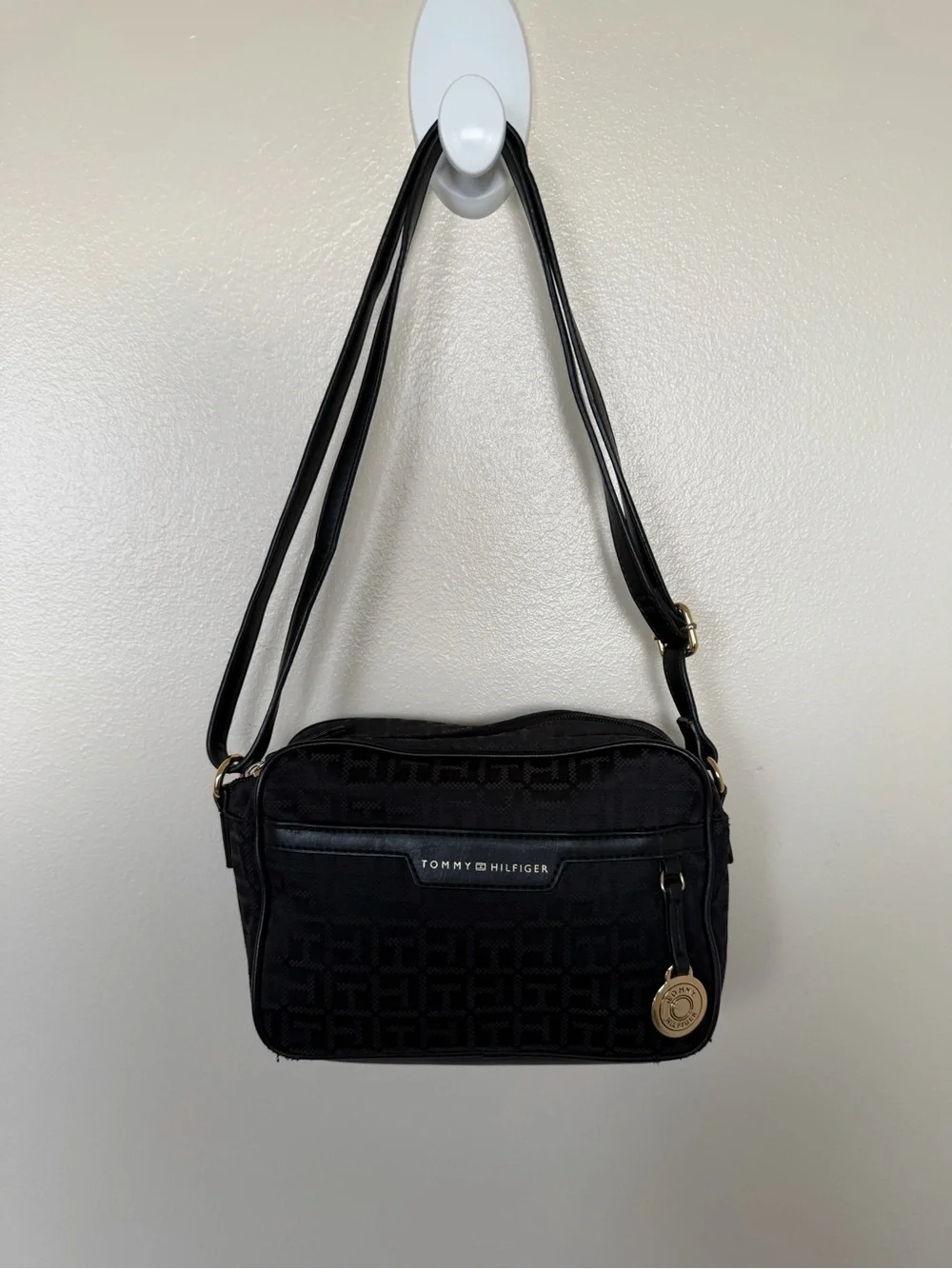 TOMMY HILFIGER Black Logo Printed Crossbody Camera Bag